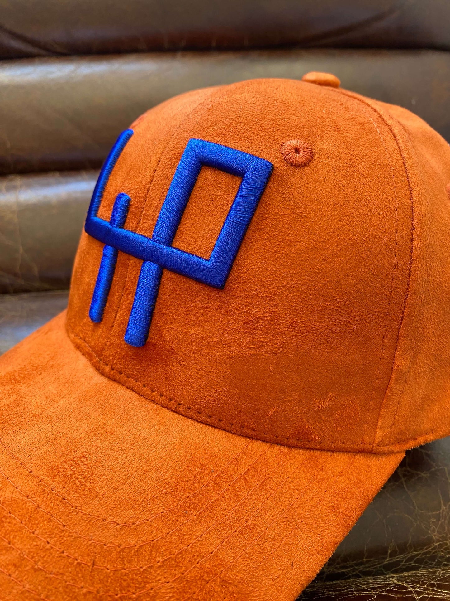EXCLUSIVE ORANGE GOLF CAP IN SUEDE / 3 pieces left