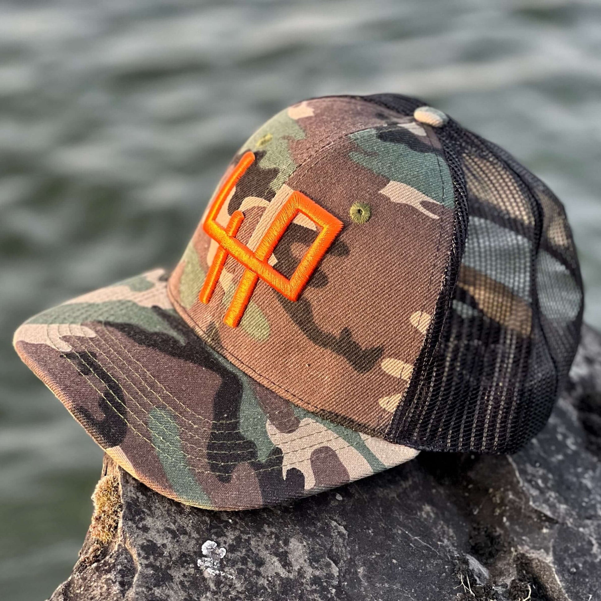 LIMITED EDITION CAMO 4P CAP - Camo backgroud and orange 3D logo, black mesh