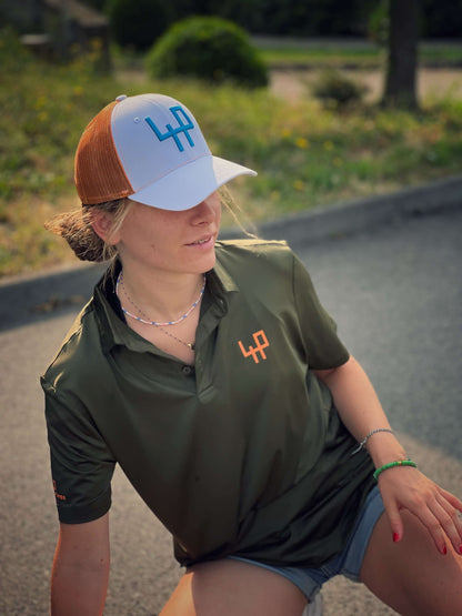 Marie unique look white cap green polo Fore player